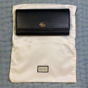 Brand new black Gucci zipper wallet. Original box.